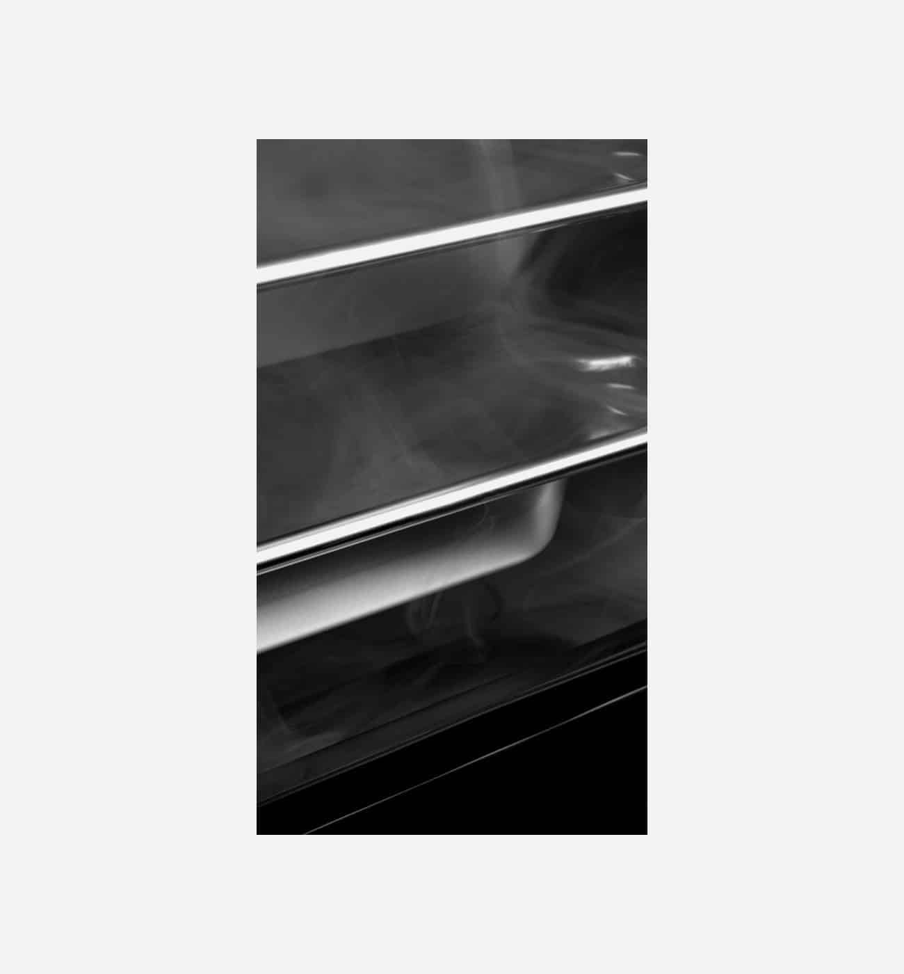 V Zug V2000 CombairSteamer 60 60cm Black Mirror Glass Steam Oven Img3 V-Zug V2000 CombairSteamer 60 60cm Black Mirror Glass Steam Oven - Image 3