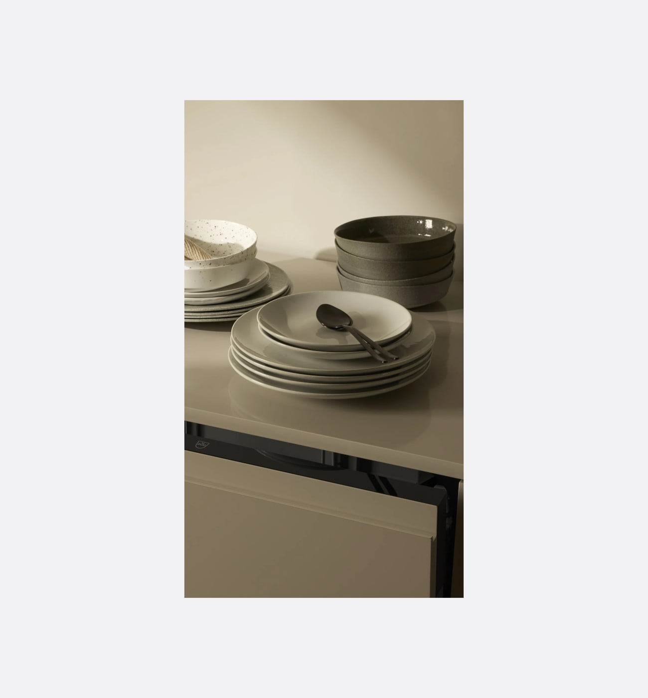 V Zug V6000 AdoraDish 60cm Dishwasher With Heat Pump Img4 V-Zug V2000 AdoraDish 60cm Fully-Integrated Dishwasher - Image 2