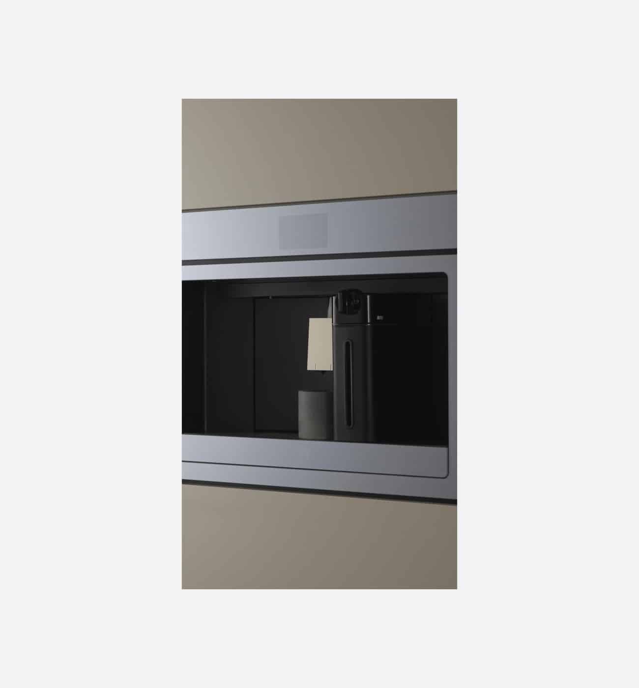 V Zug V6000 CoffeeCenter 45 60cm Black Mirror Glass Coffee Machine Img4 V-Zug V6000 CoffeeCenter 45 60cm Platinum Mirror Glass Coffee Machine - Image 4