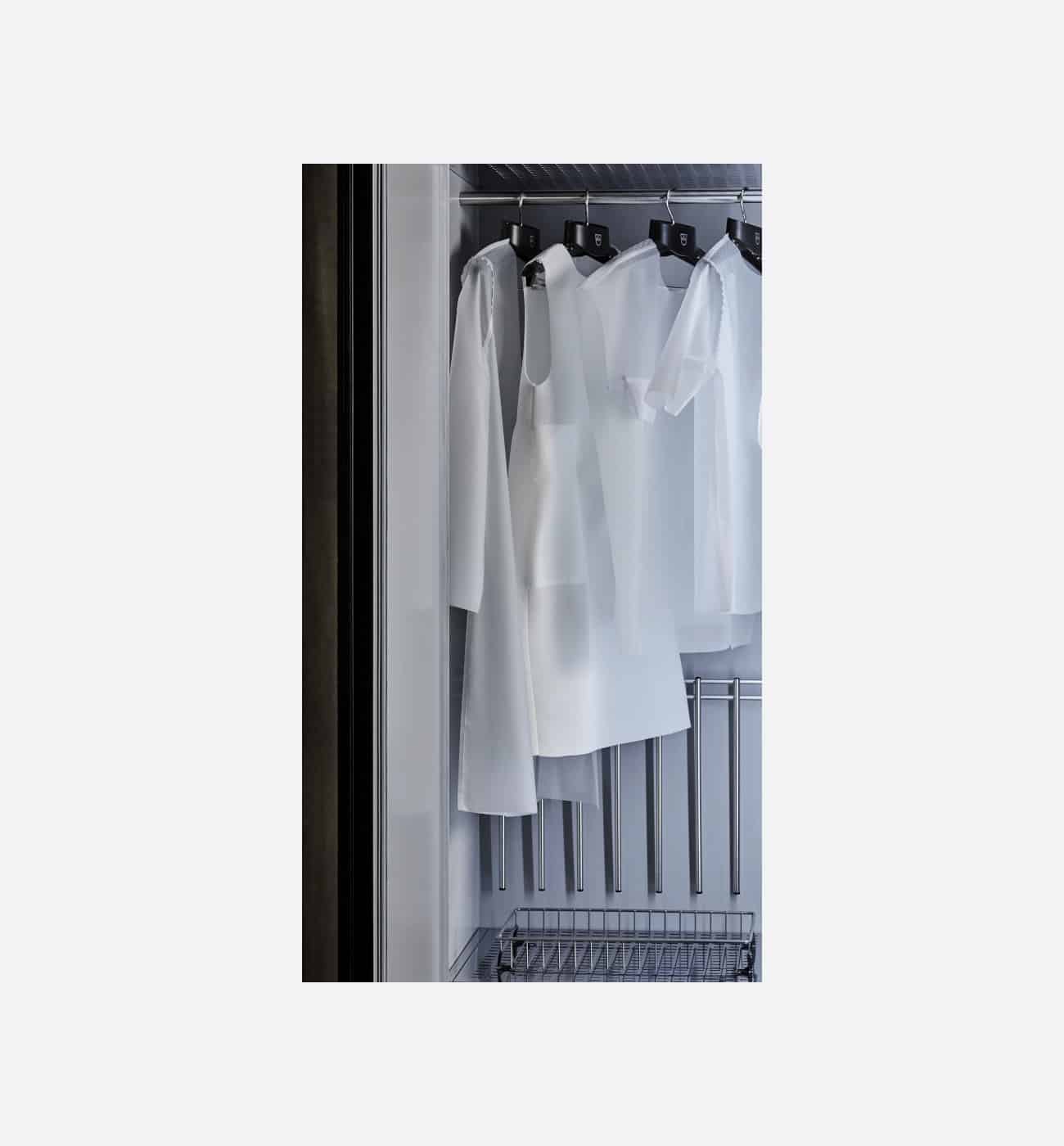 V Zug V6000 RefreshButler 78cm Nero Fabric Care System Img3 V-Zug V6000 RefreshButler 78cm Nero Fabric Care System - Image 2