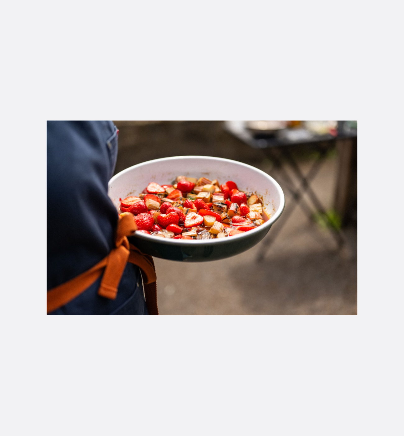 Big Green Egg AC FAL LSD Falcon Enamelware Oven To Table Dish Img2 Big Green Egg AC-FAL-LSD Falcon Enamelware Oven To Table Dish - Image 5