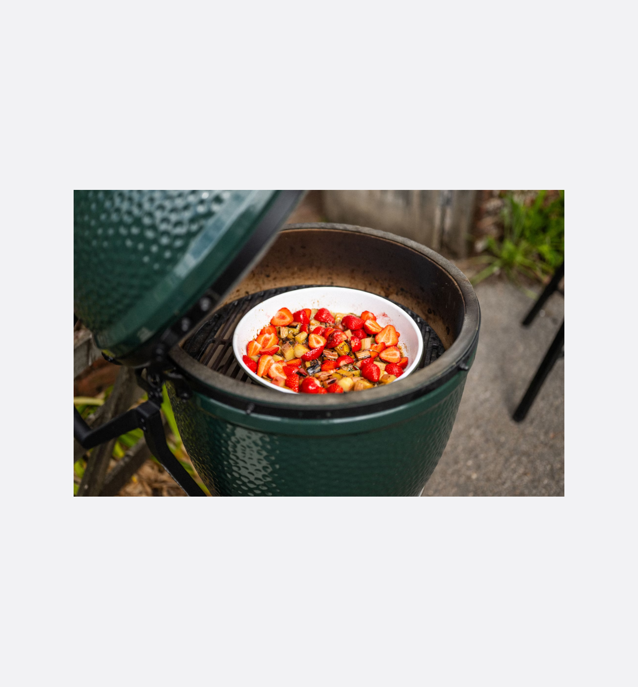 Big Green Egg AC FAL LSD Falcon Enamelware Oven To Table Dish Img4 Big Green Egg AC FAL LSD Falcon Enamelware Oven To Table Dish-img4