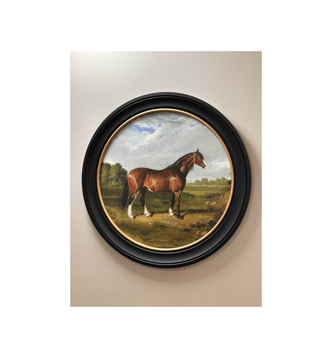 TA Interiors Round Horse Looking Right Portrait Img2 TA Interiors Round Horse Looking Right Portrait - Ex-Display - Image 2